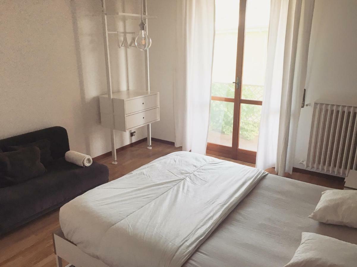 Sunny Family Apartment In Villa - Humanitas Forum Ieo П'єве-Емануеле Екстер'єр фото